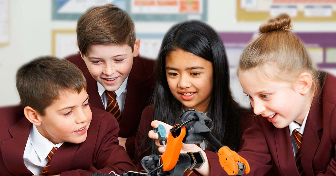 Robotic arm attracts kids in STEM Education Show EU